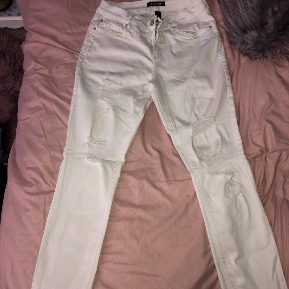 SIZE 8- White Ripped Skinny Jeans!